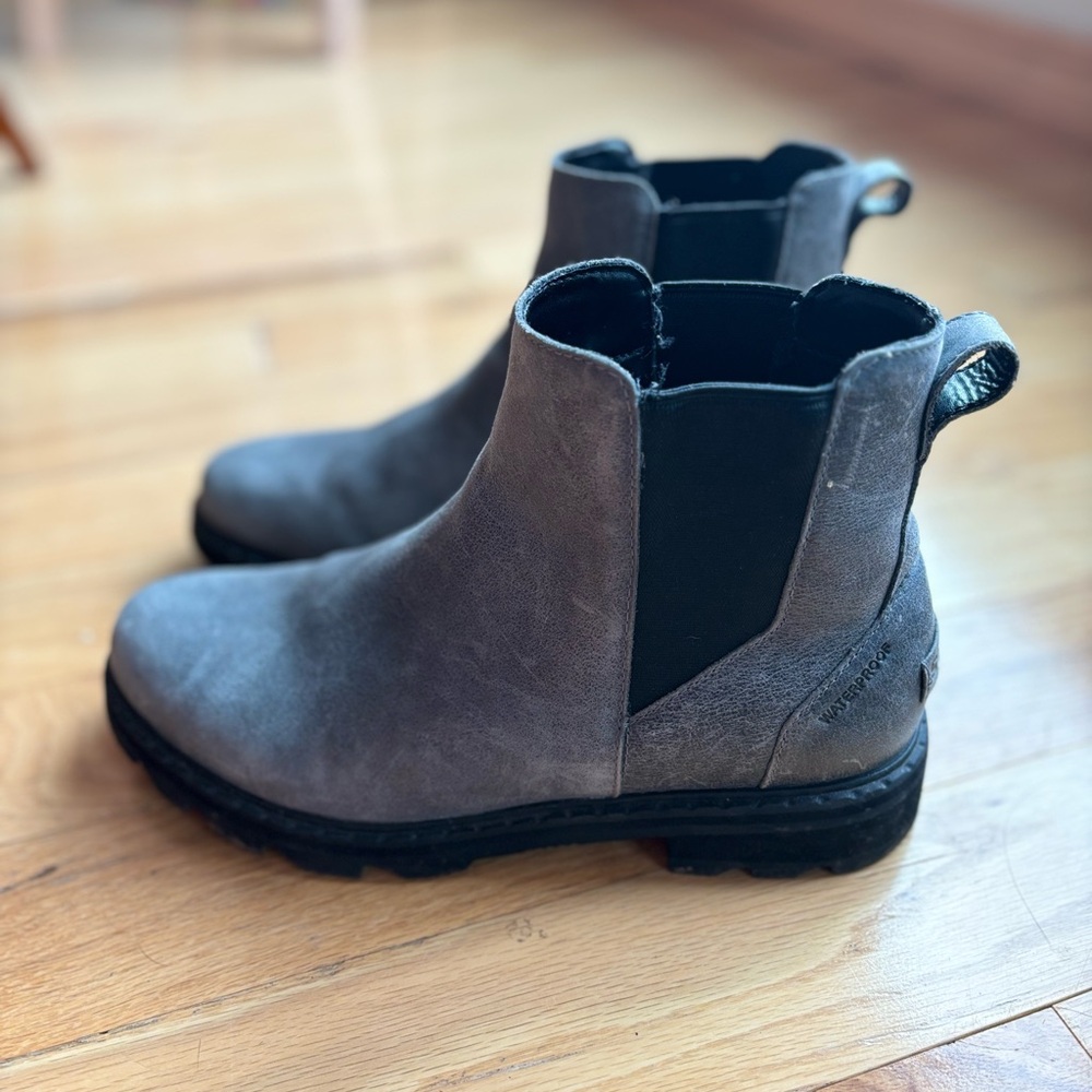Sorel waterproof leather Chelsea boots
